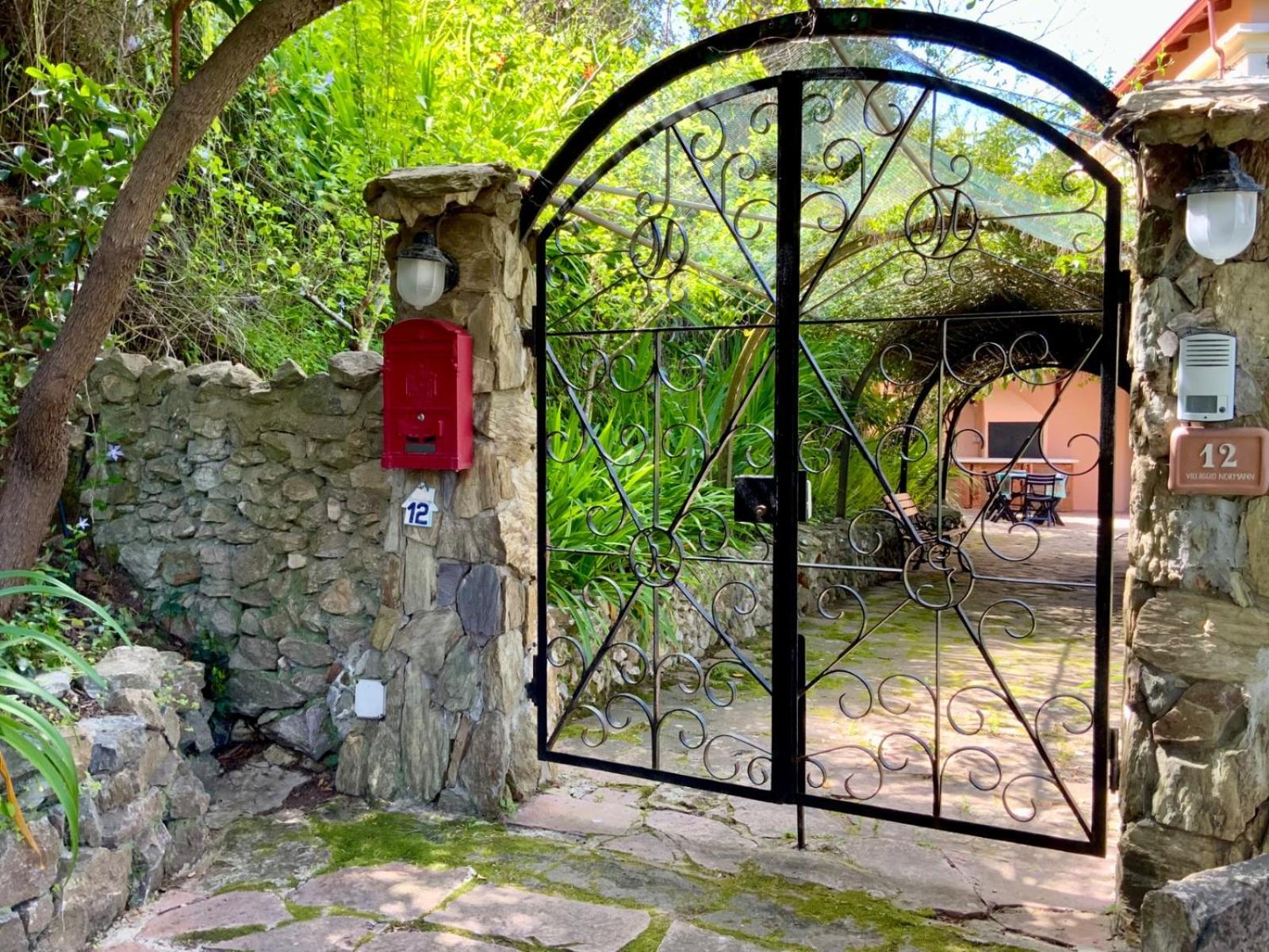 Aragonite Azzurra Casa Vacanza Гоннеза Екстер'єр фото